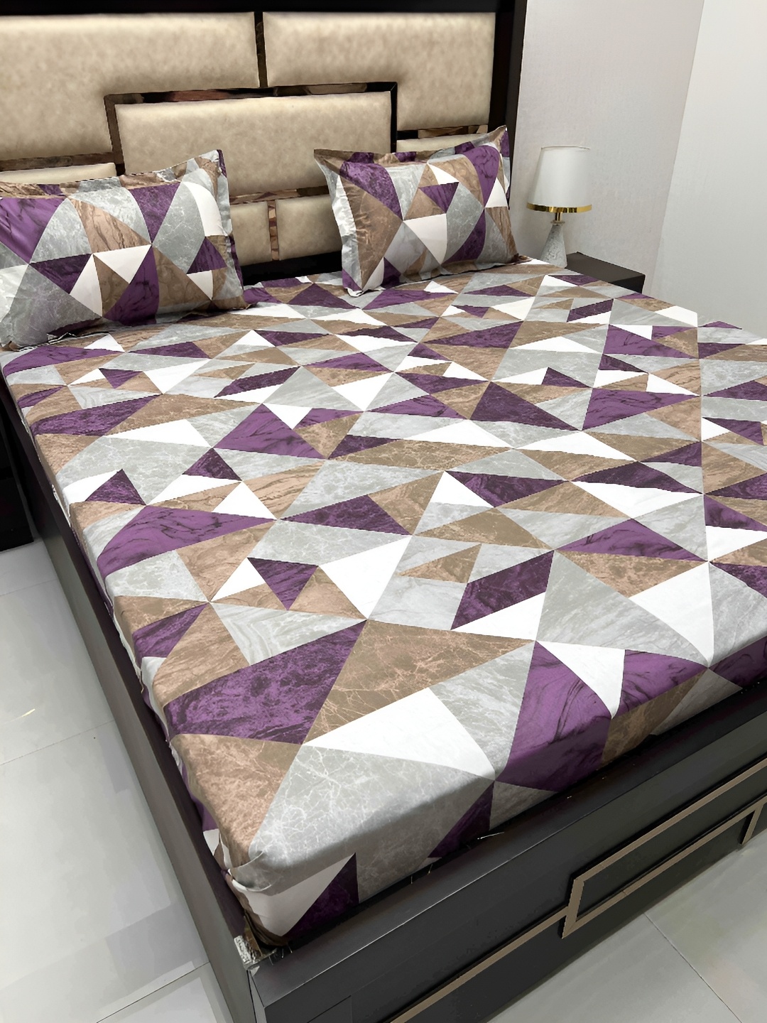 

Pure Decor Grey & Purple Geometric Cotton 400 TC King Bedsheet With 2 Pillow Covers