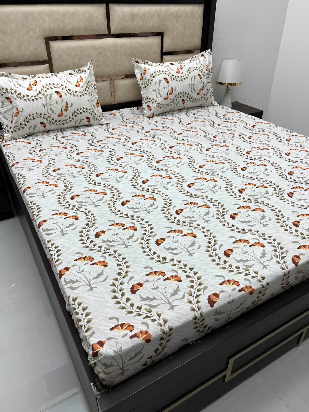 

Pure Decor Off White & Orange Floral Cotton 400 TC King Bedsheet With 2 Pillow Covers