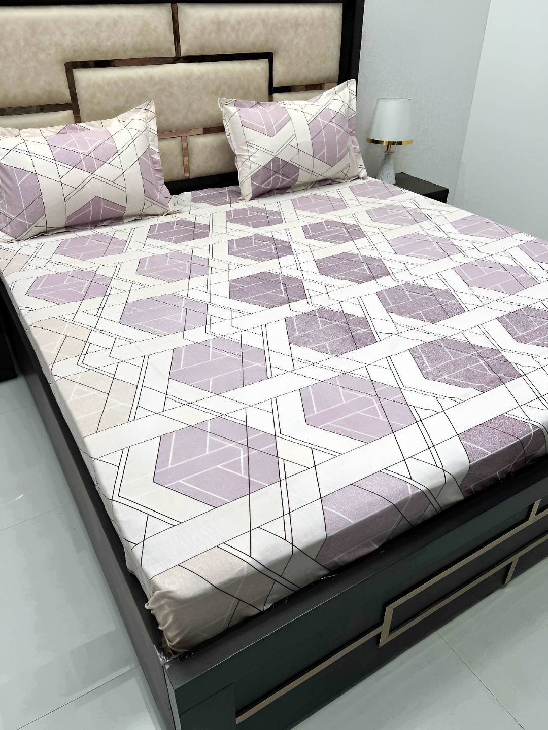 

Pure Decor Purple & White Geometric Cotton 400 TC King Bedsheet With 2 Pillow Covers