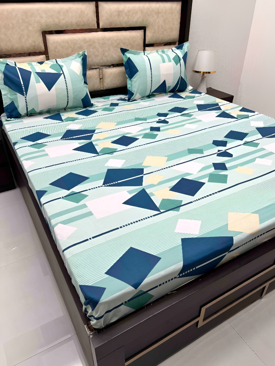 

Pure Decor Velar Green & Blue Geometric Cotton 400 TC King Bedsheet with 2 Pillow Covers