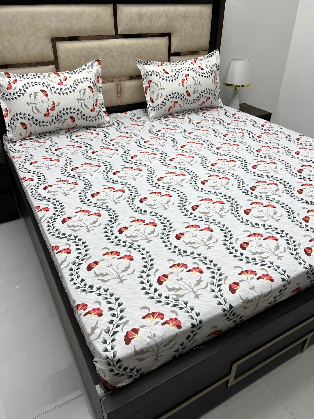 

Pure Decor White & Black Floral Cotton 400 TC King Bedsheet With 2 Pillow Covers