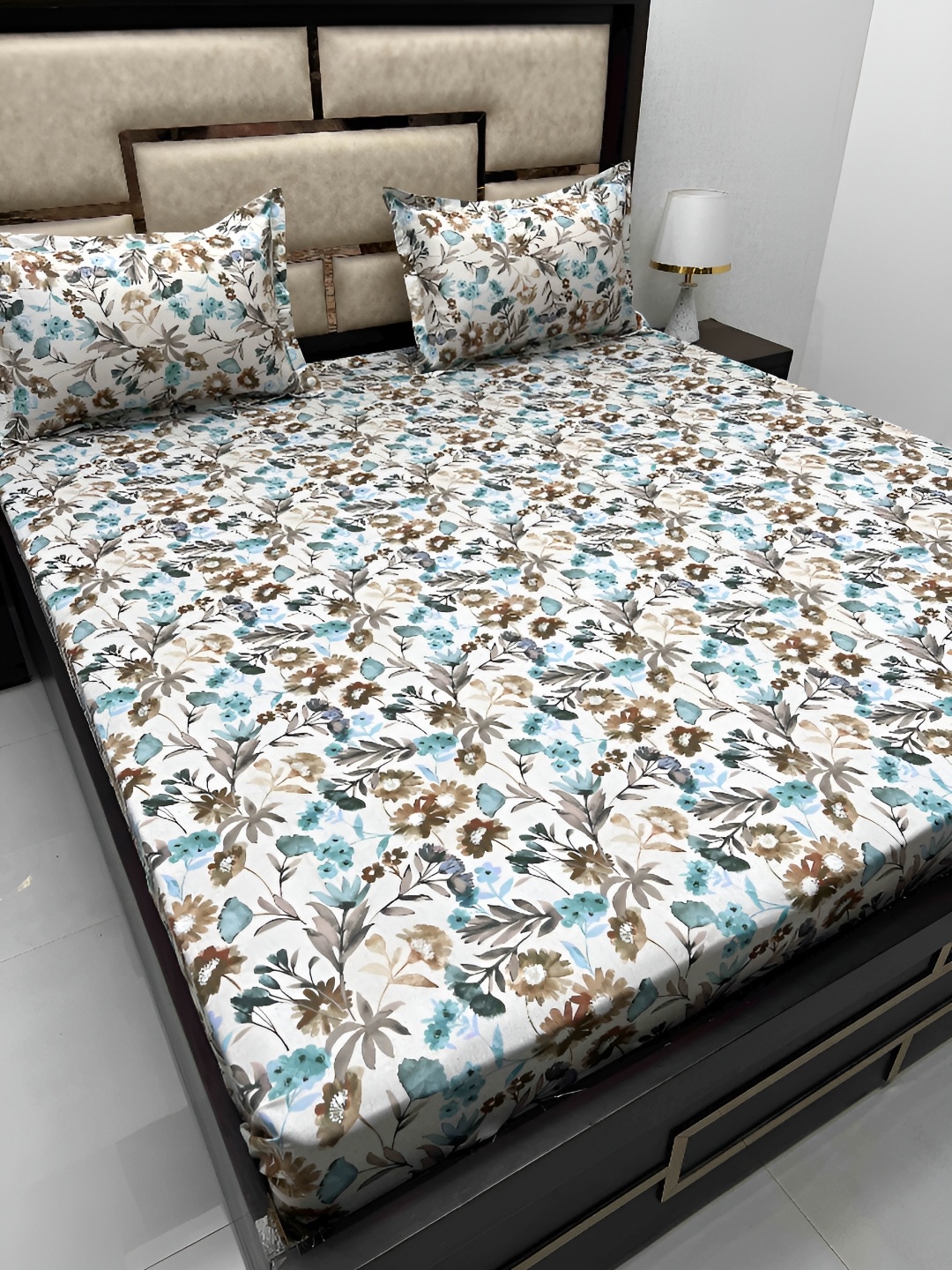 

Pure Decor White & Blue Floral Cotton 600 TC King Bedsheet With 2 Pillow Covers