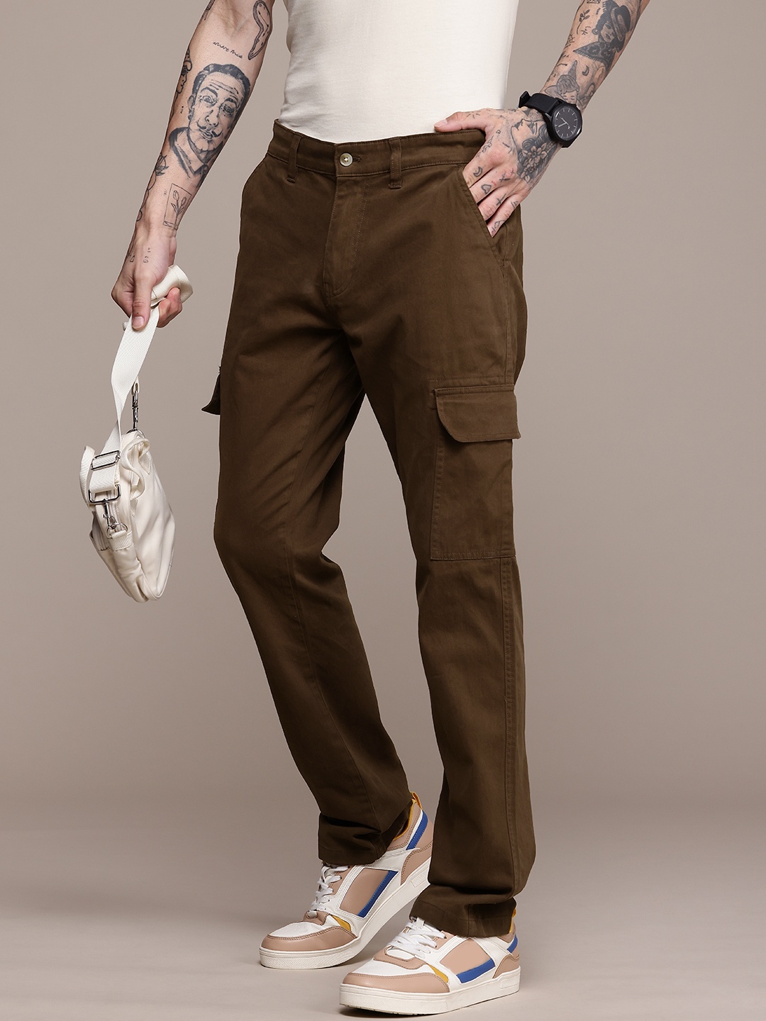 

WROGN Men Cargos Trousers, Coffee brown
