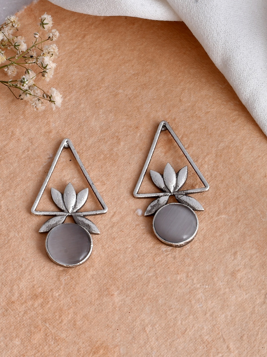 

DASTOOR Silver-Plated Stone-Studded Contemporary Oxidised Drop Earrings