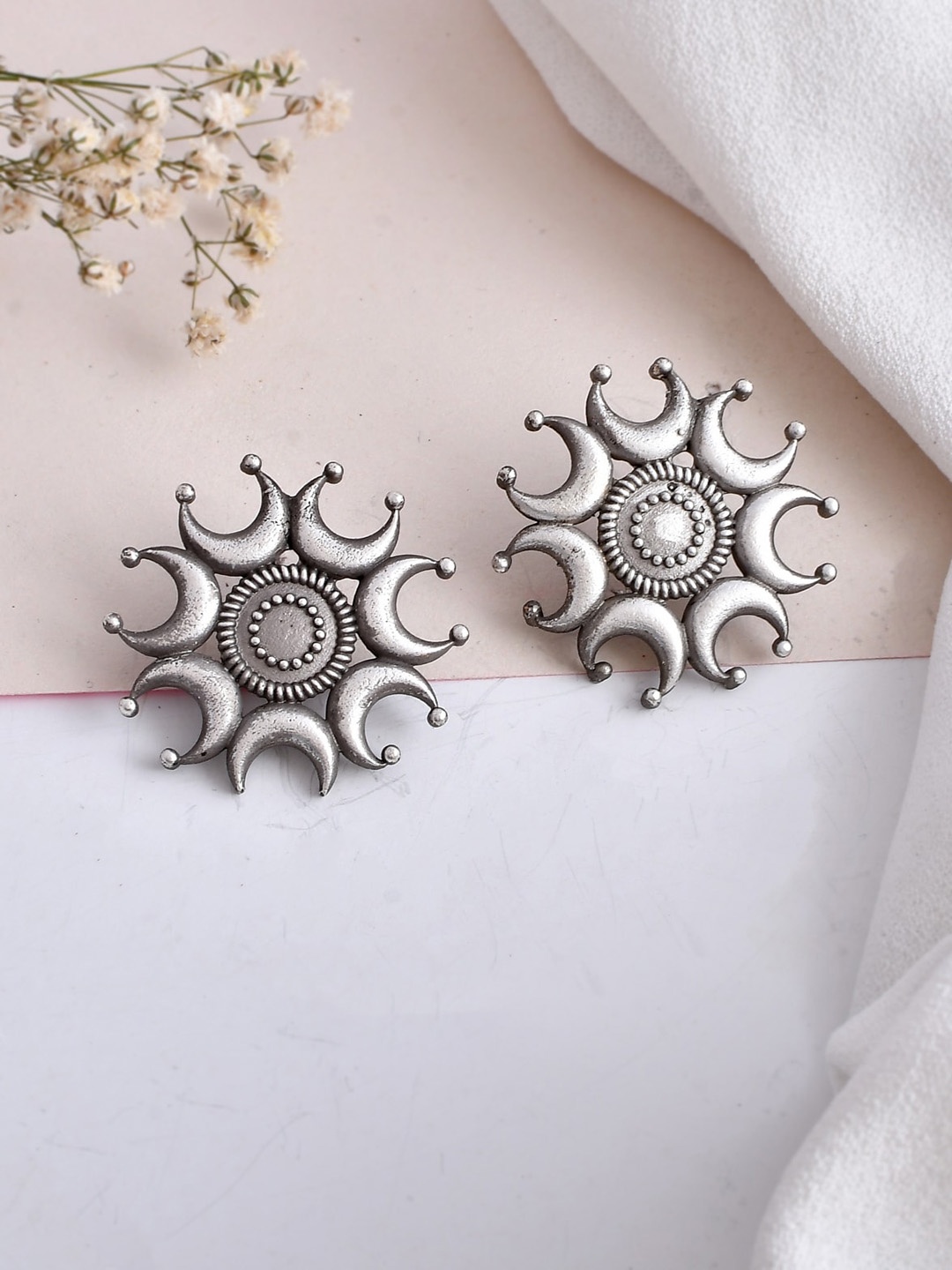 

DASTOOR Silver-Plated Contemporary Silver Oxidised Studs Earrings