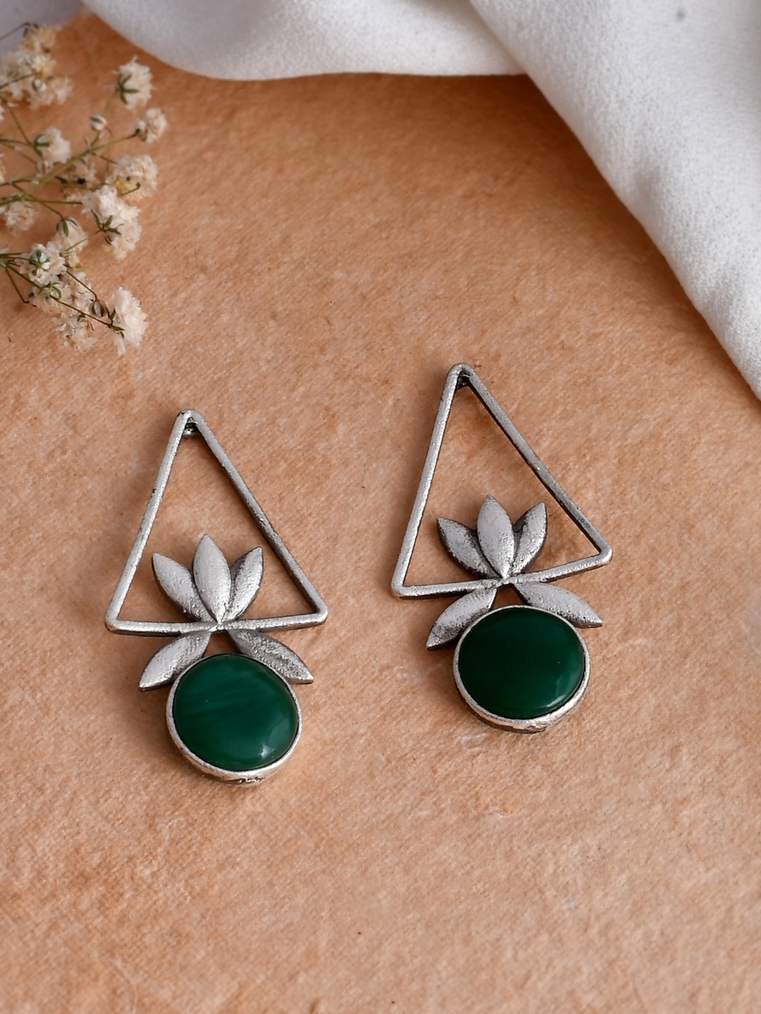 

DASTOOR Silver Triangular Drop Earrings
