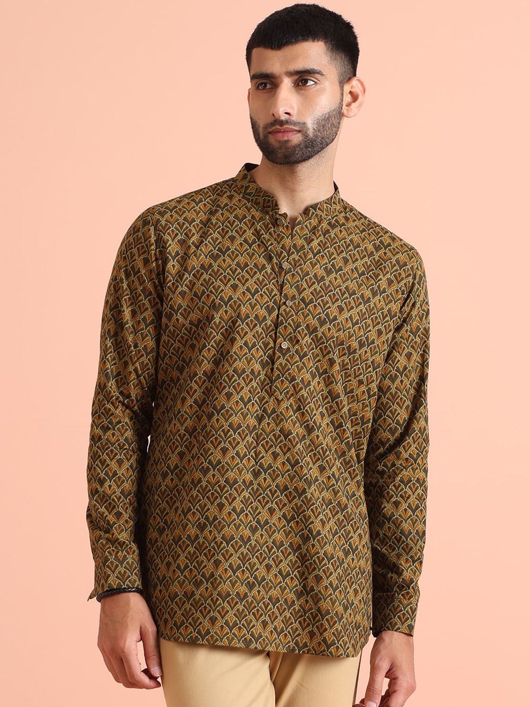 

KISAH Ethnic Motifs Printed Mandarin Collar Short Kurta, Green