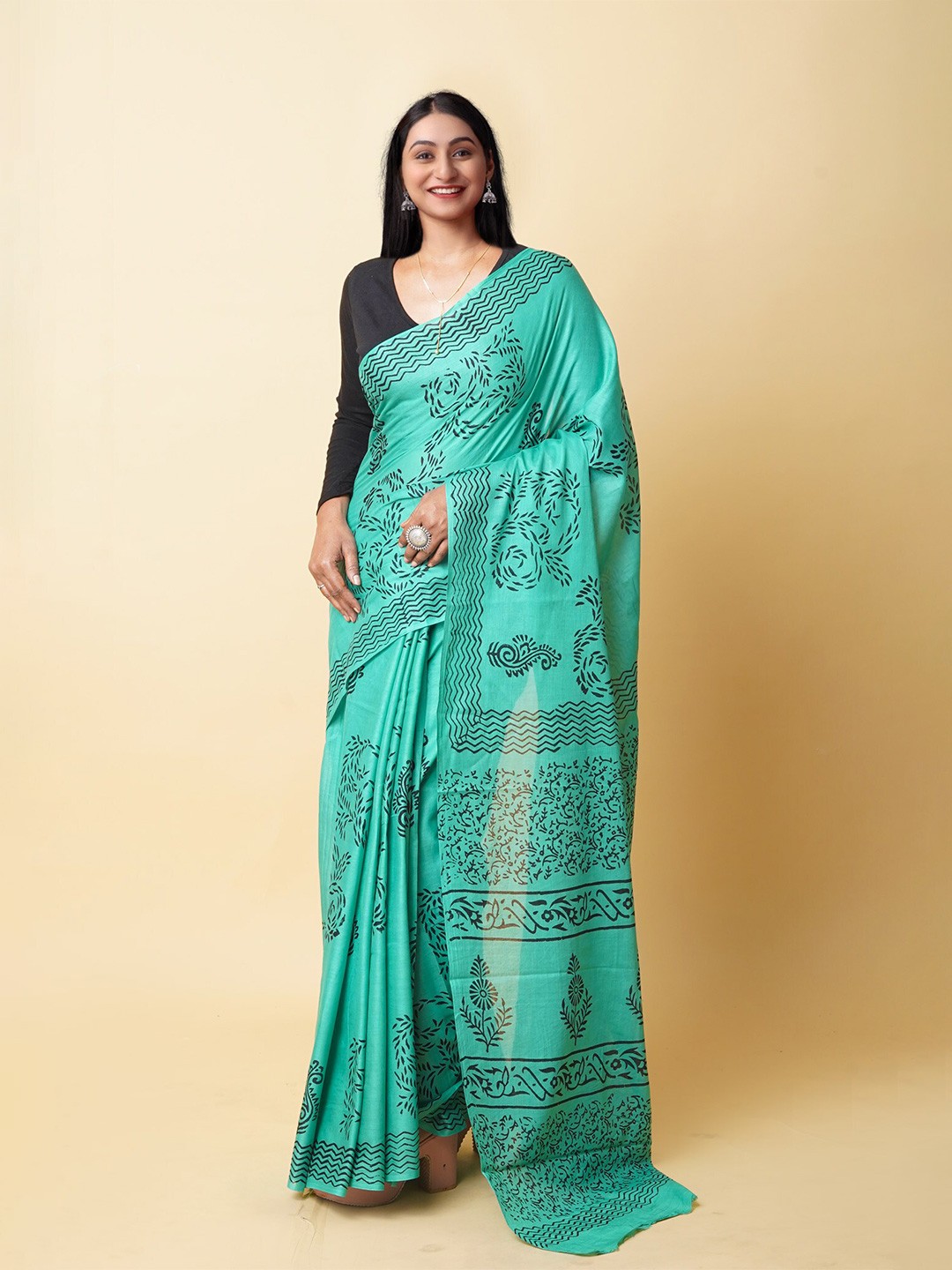 

Unnati Silks Abstract Pure Cotton Handloom Block Print Saree, Green