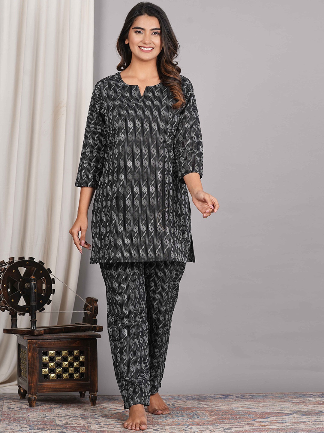 

DHANOTA Ethnic Motifs Printed Pure Cotton Night suit, Black