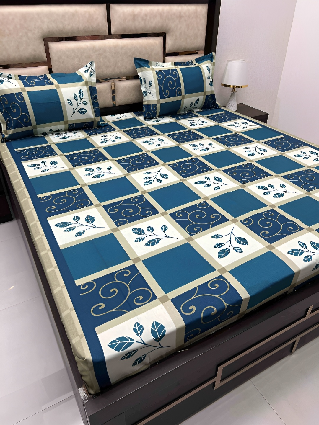 

Pure Decor Blue & White Floral Cotton 400 TC King Bedsheet With 2 Pillow Covers