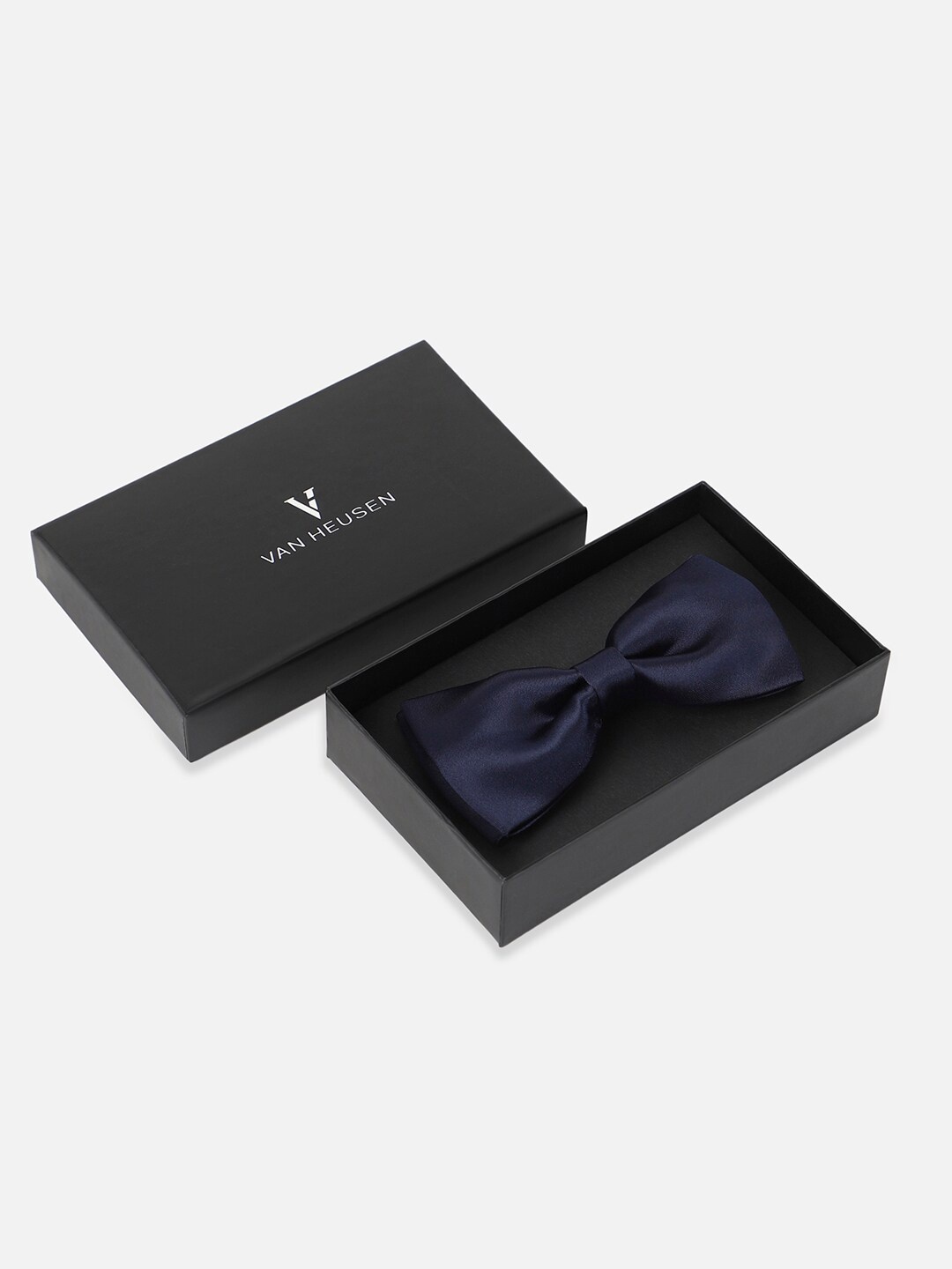 

Van Heusen Men Bow Tie, Navy blue