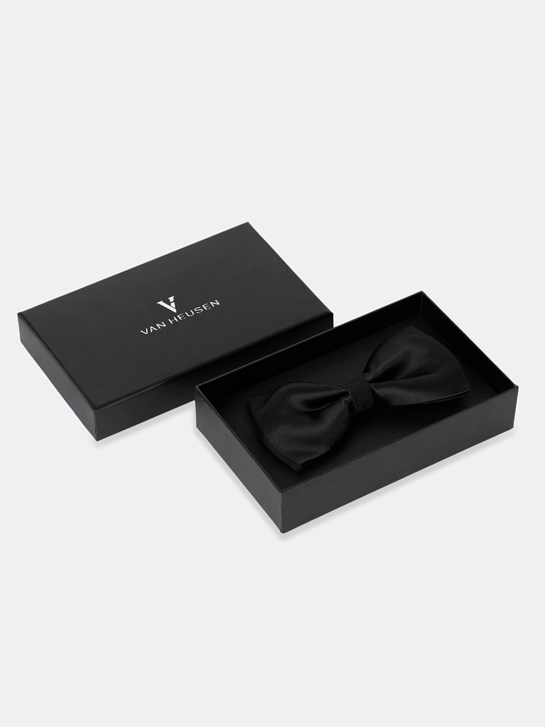 

Van Heusen Men Acrylic Party Bow Tie, Black