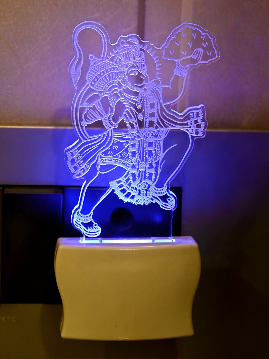 

1ST TIME White Textured Acrylic Traditional Abstract Shaped Shaped Wall Lamp