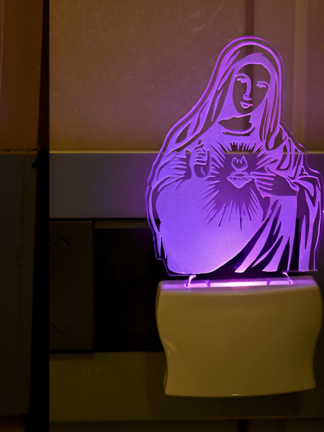 

1ST TIME White Textured Acrylic Traditional Abstract Shaped Wall Lamp