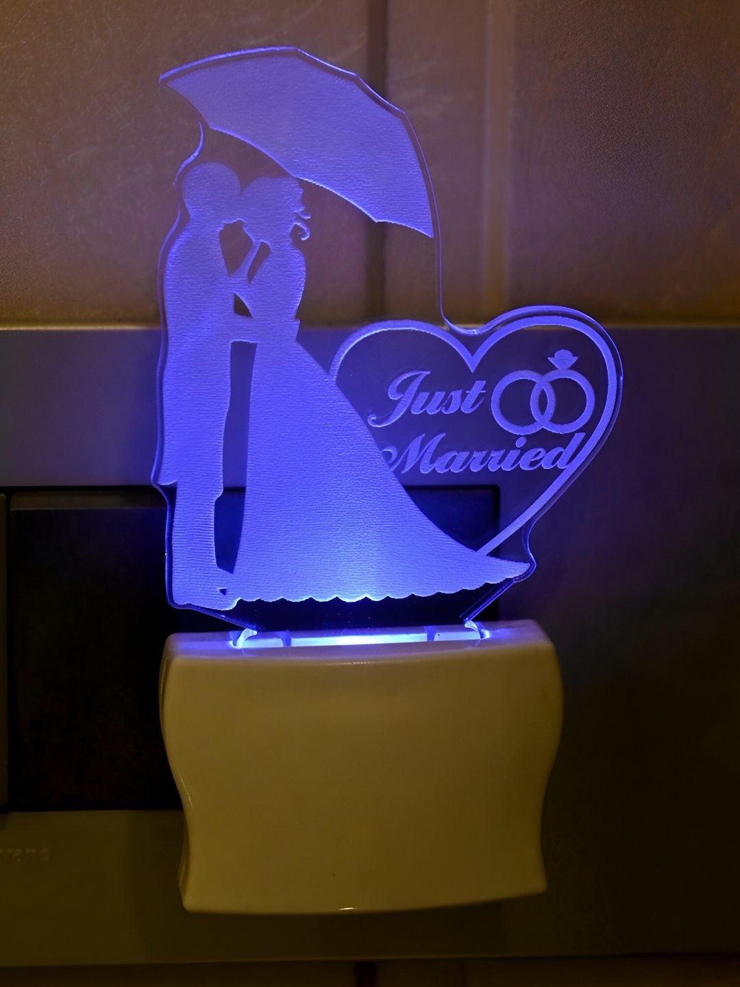 

1ST TIME White Textured Acrylic Traditional Abstract Shaped Shaped Wall Lamp