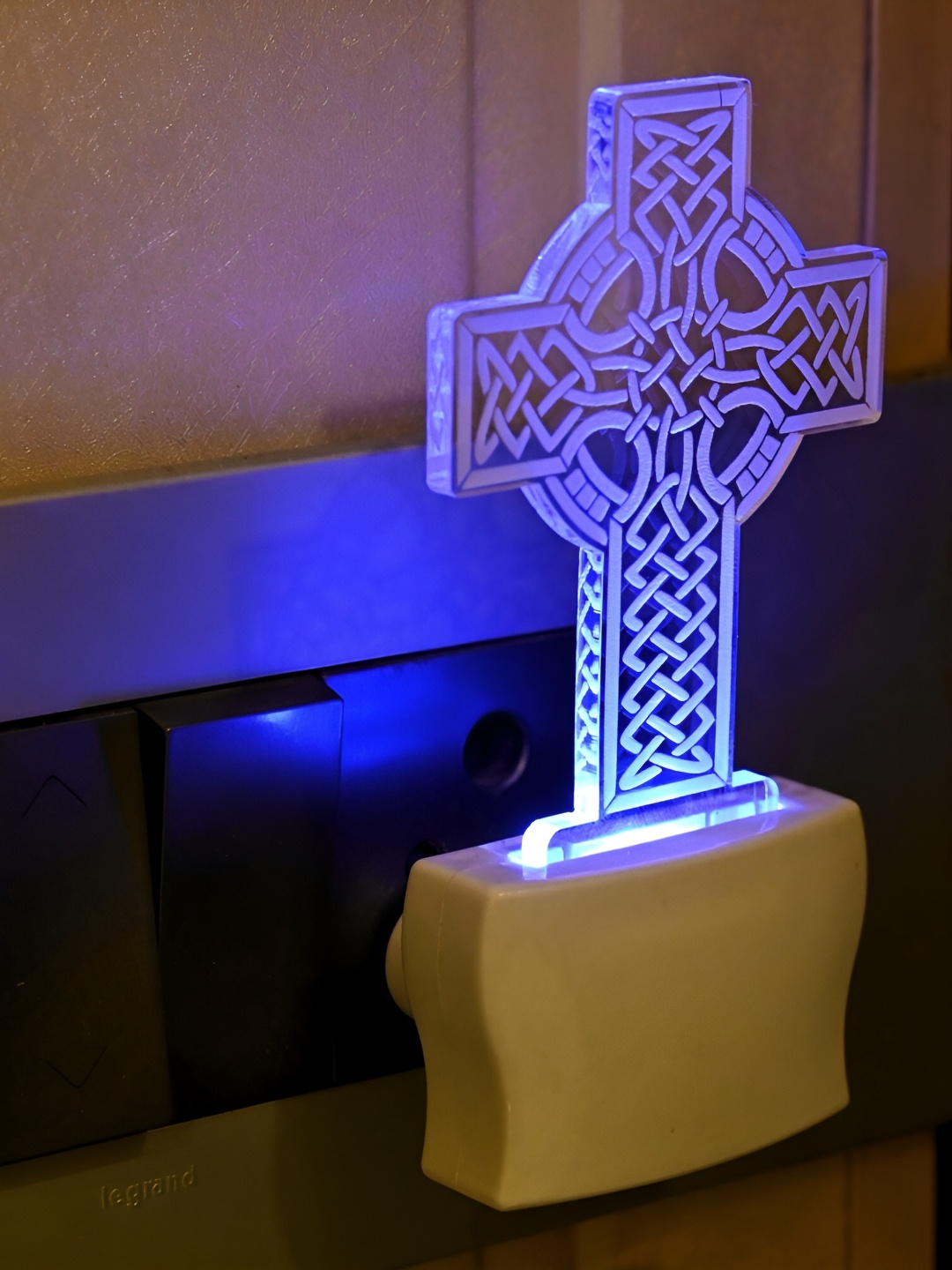 

1ST TIME White Textured Acrylic Traditional Abstract Shaped Wall Lamp