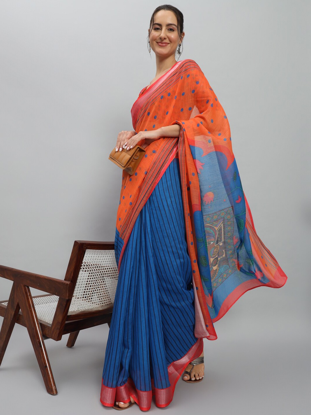 

RACHNA Striped Printed Saree, Blue