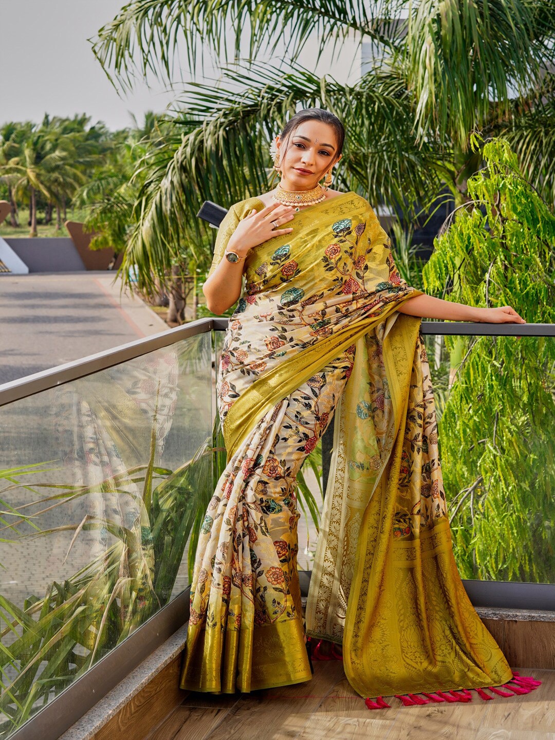 

SGF11 Floral Printed Zari Organza Saree, Cream