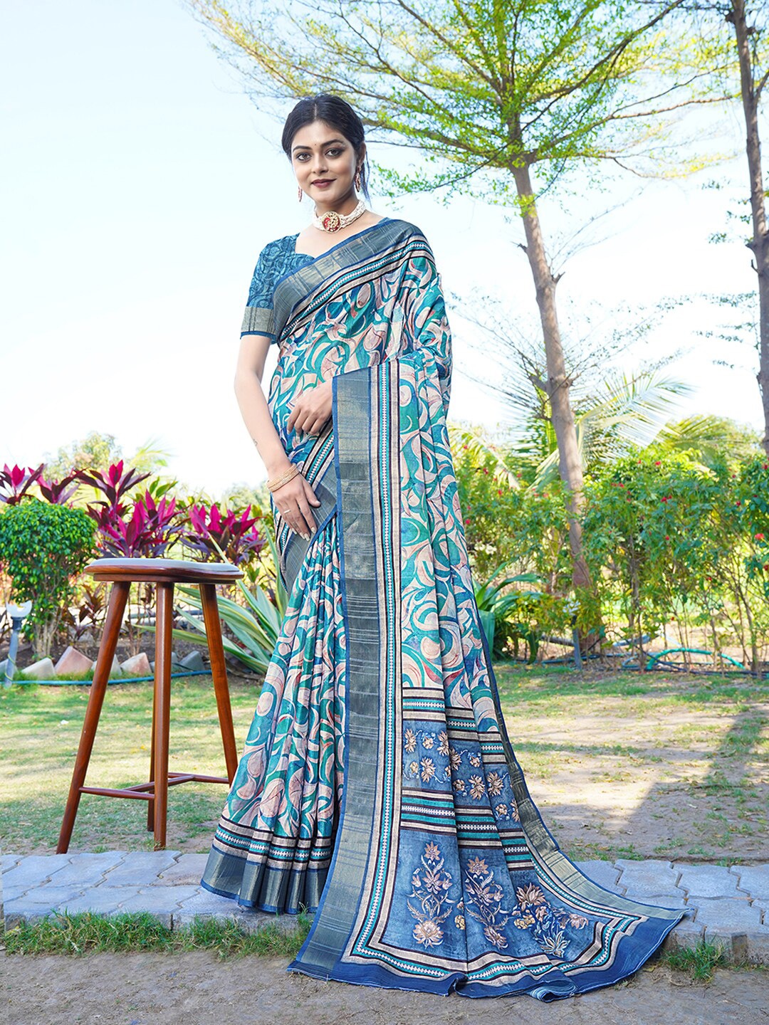 

JUST FASHION Abstract Printed Zari Banarasi Saree, Blue