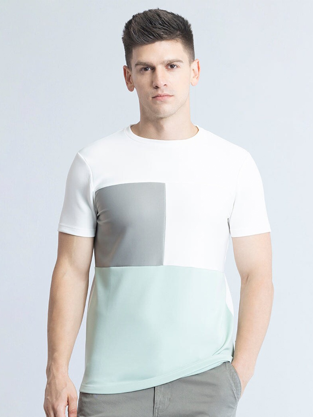 

Snitch White Colourblocked Round Neck Short Sleeves T-shirt