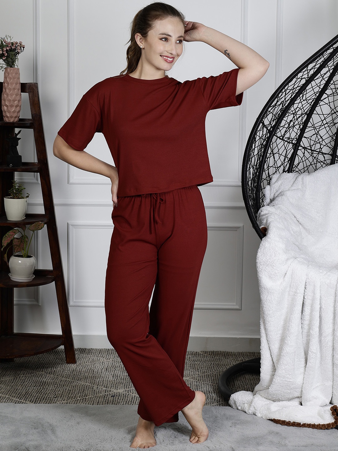 

NEUDIS Round Neck T-shirt & Pyjamas, Maroon