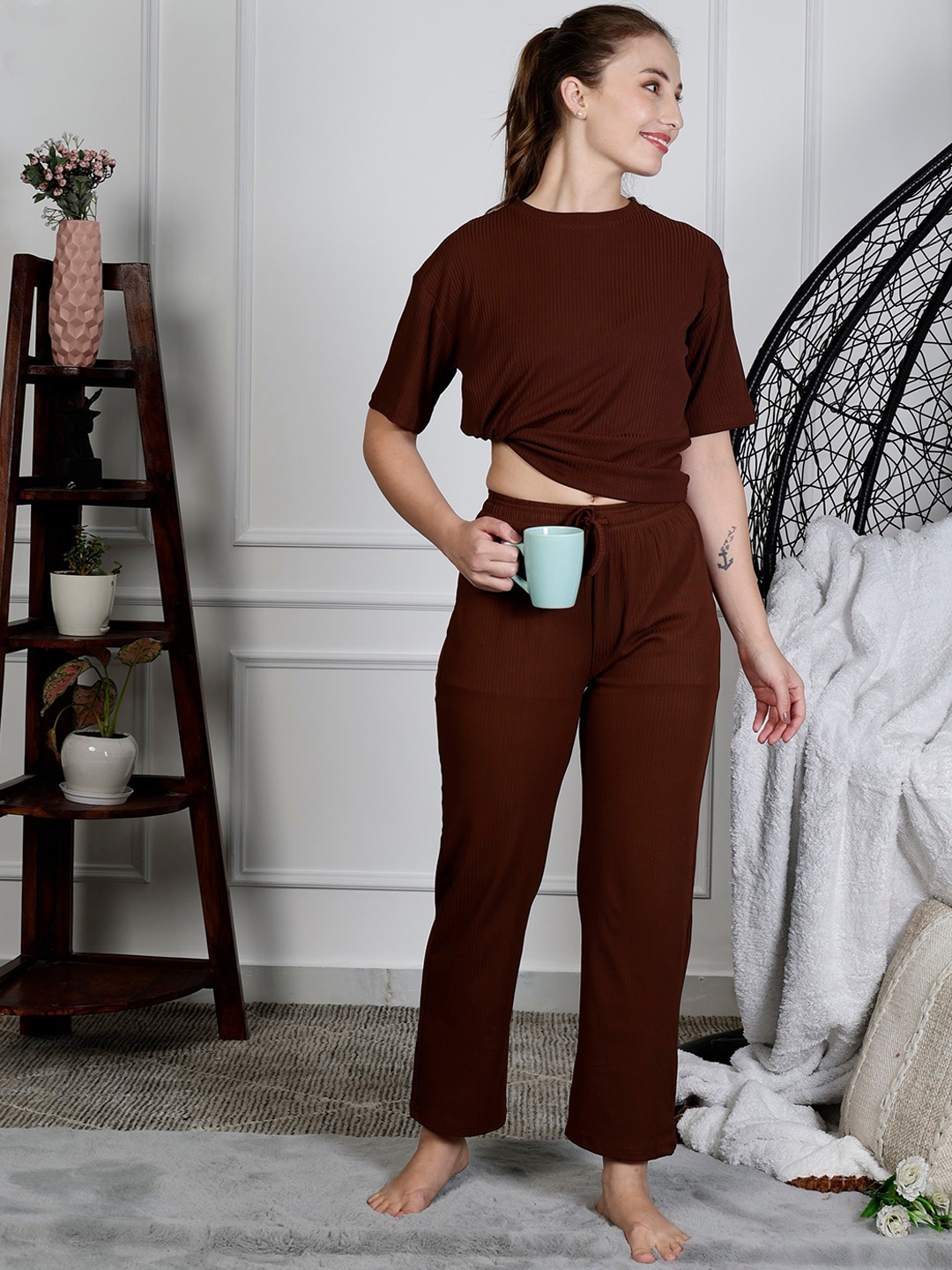 

NEUDIS Round Neck T-shirt & Pyjamas, Brown