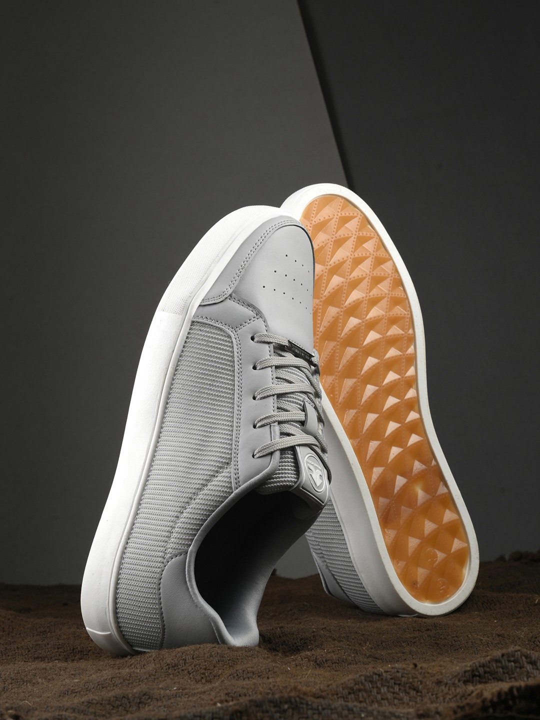 

OFF LIMITS Men Textured Comfort Insole Contrast Sole Lace-Up Sneakers, Grey