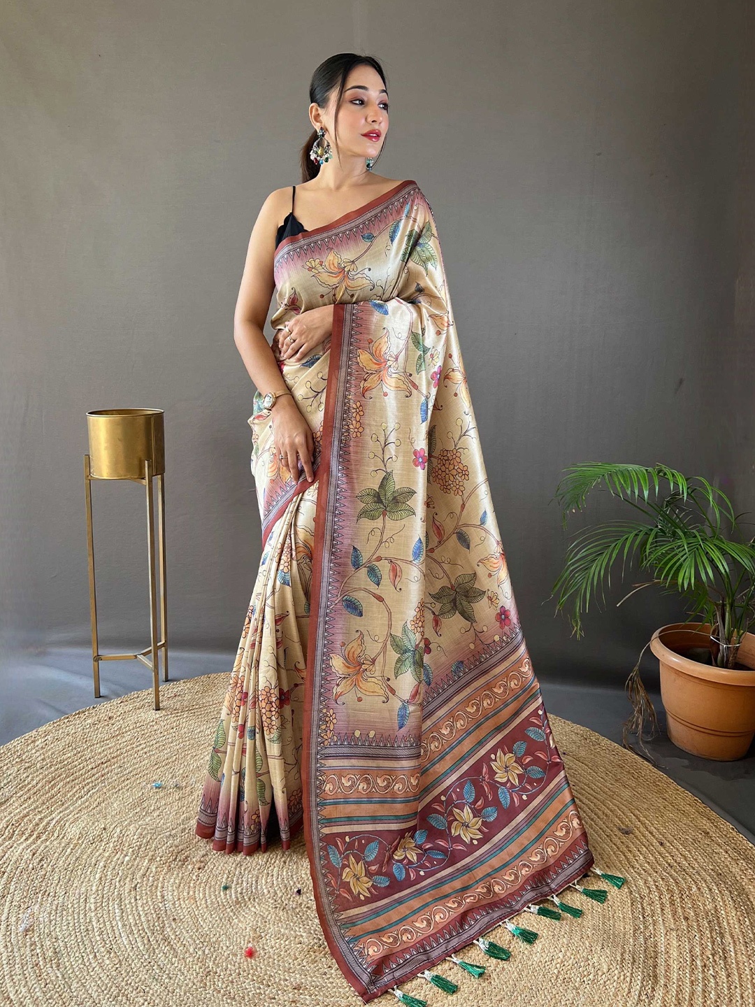 

Mitera Floral Printed Saree, Brown