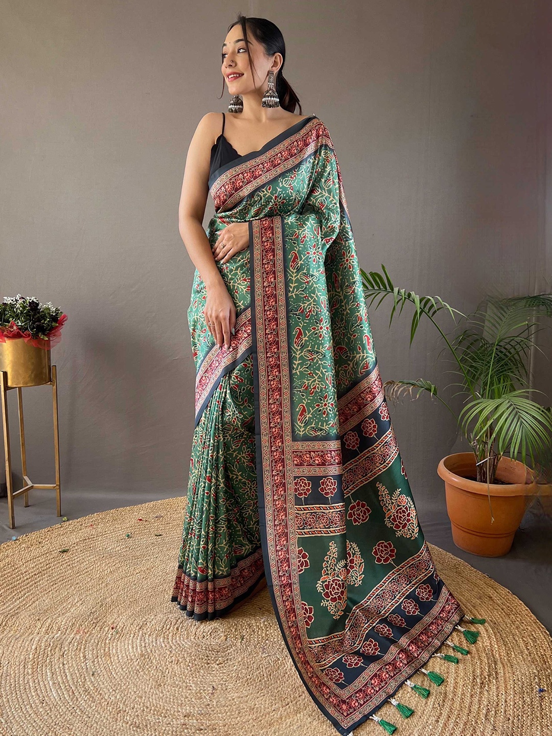 

Mitera Floral Printed Saree, Green