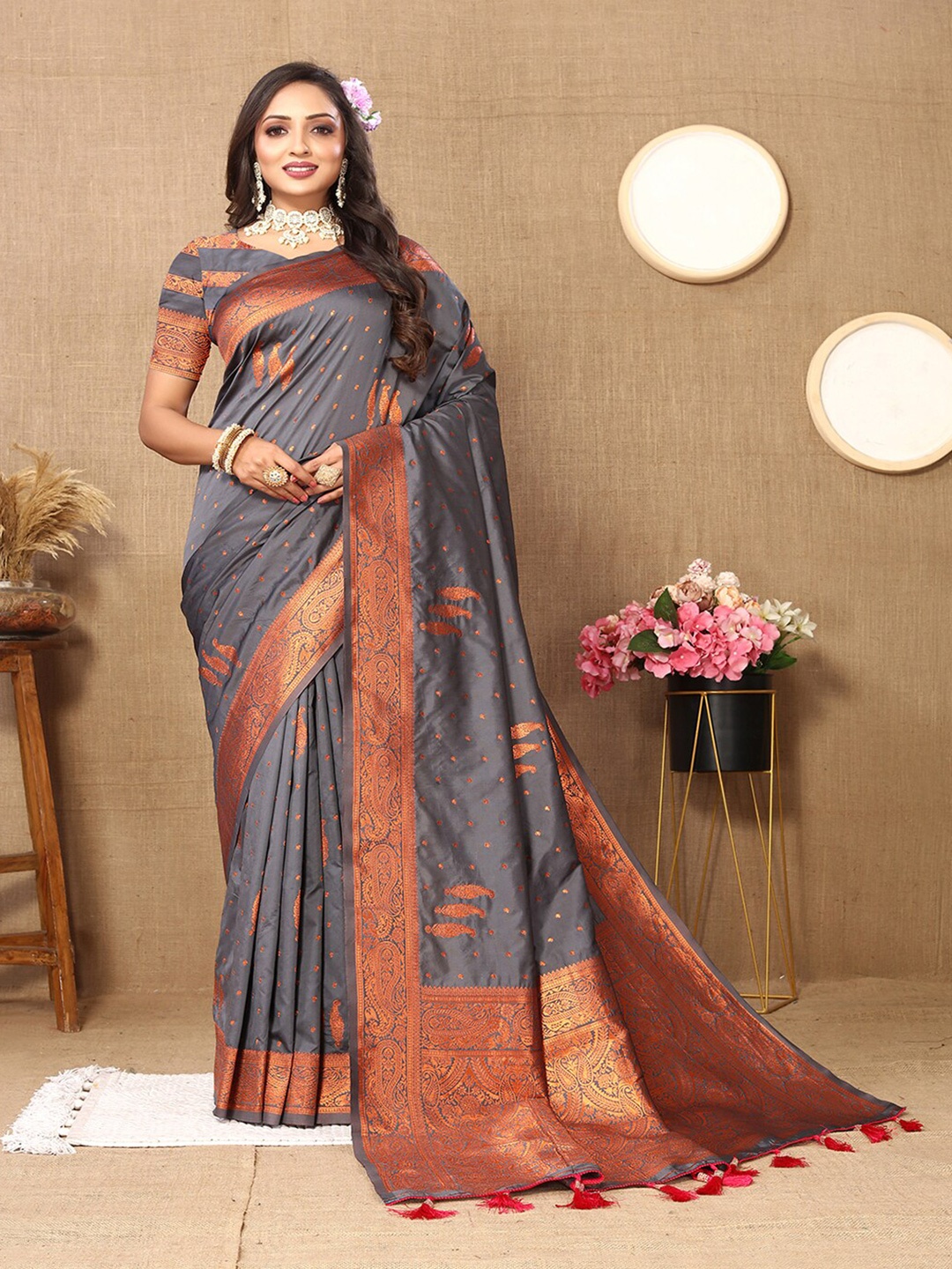 

Lookslady Woven Design Zari Pure Silk Kanjeevaram Saree, Grey