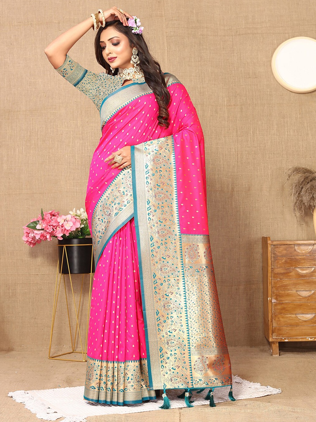 

Lookslady Woven Design Zari Pure Silk Banarasi Saree, Pink