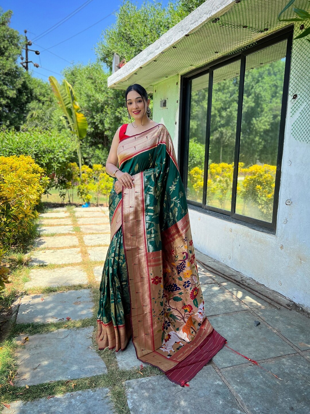 

SGF11 Floral Zari Art Silk Kanjeevaram Saree, Green