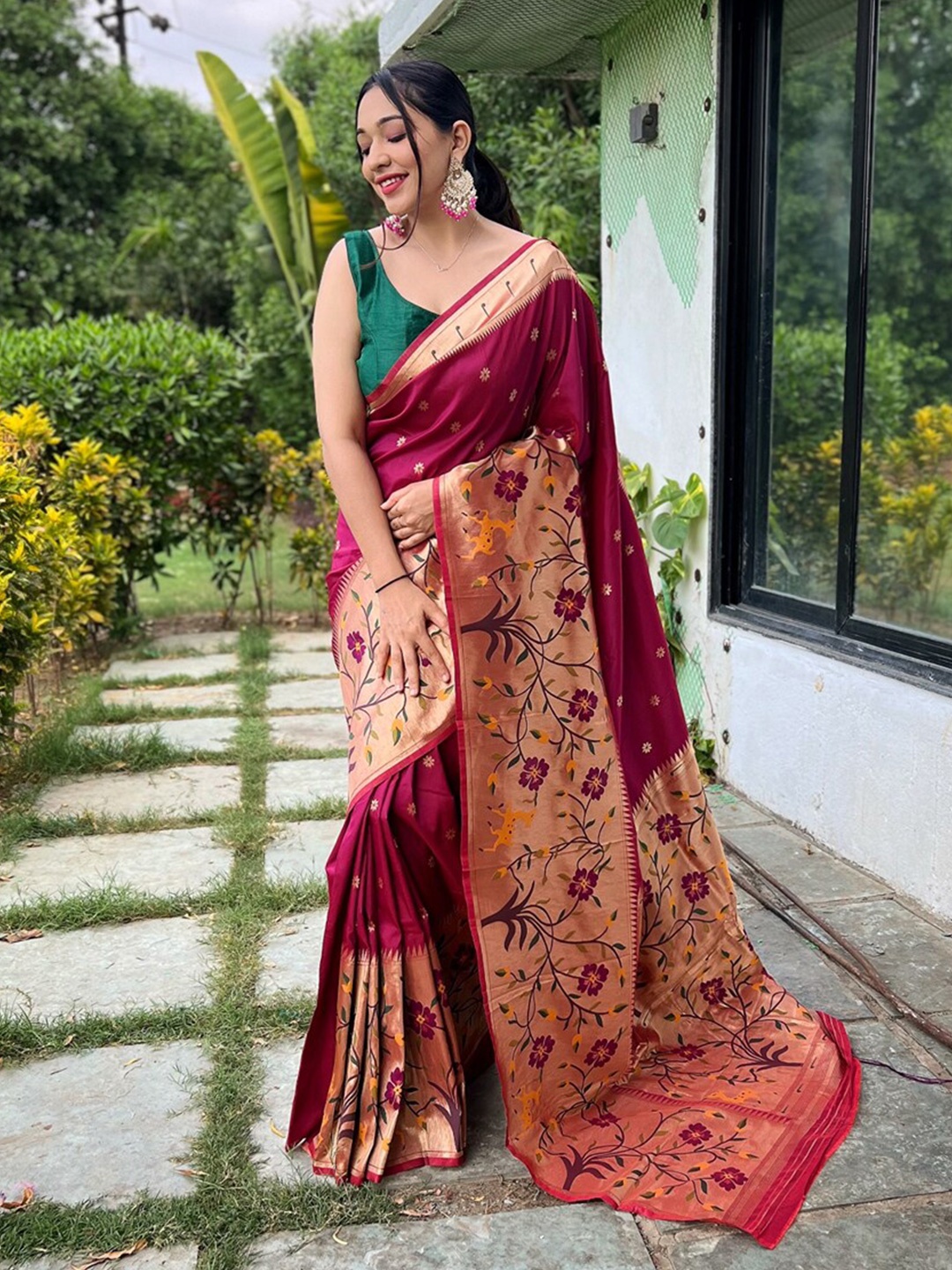 

SGF11 Floral Zari Art Silk Banarasi Saree, Purple