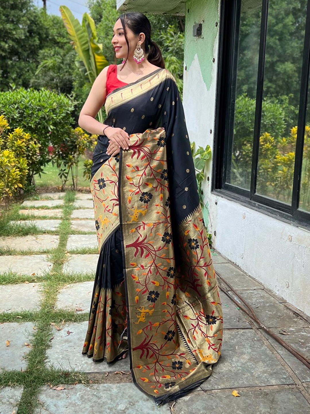 

SGF11 Woven Design Zari Art Silk Banarasi Saree, Black