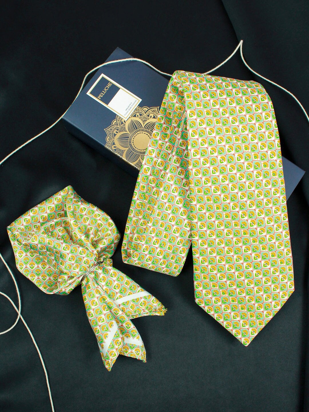 

PELUCHE Lime Blossom Men Accessory Gift Set of Neck Tie & Pocket Square Set, Green