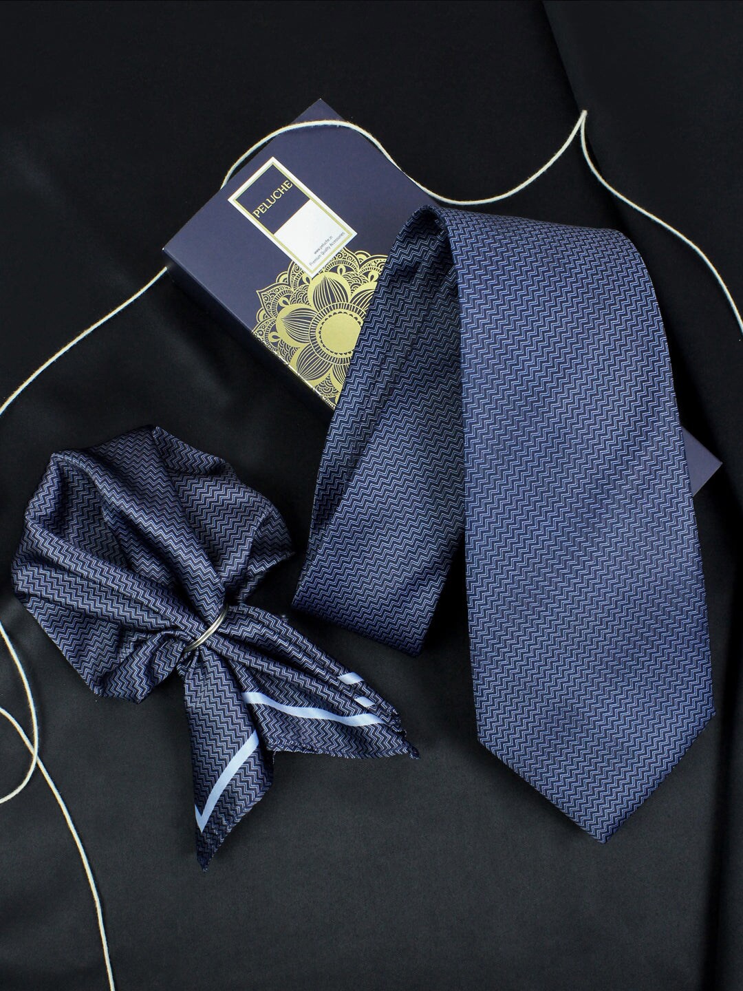 

PELUCHE Shadow Wave Men Accessory Gift Set of Neck Tie & Pocket Square Set, Grey