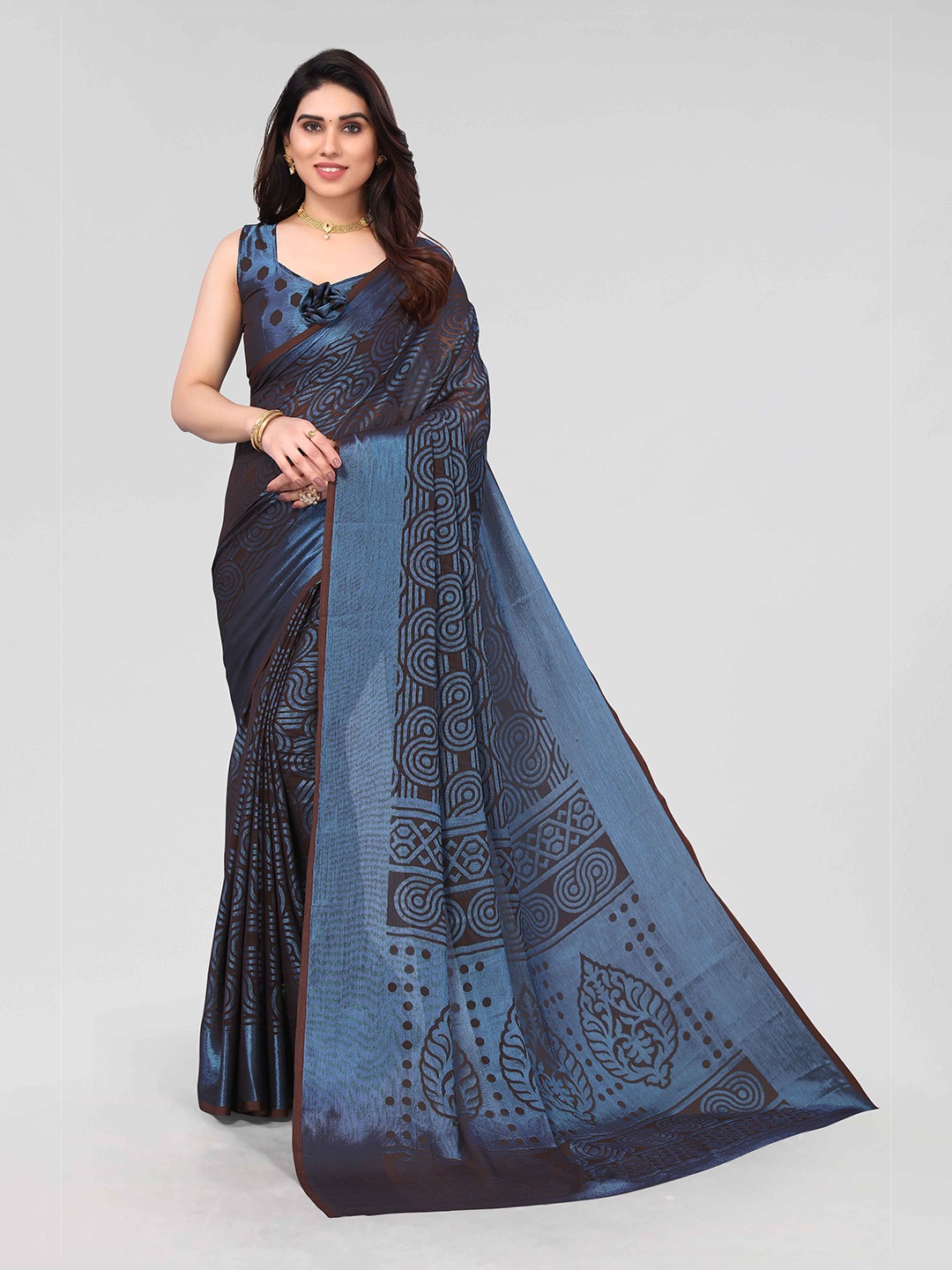 

HALFSAREE STUDIO Floral Printed Zari Saree, Black