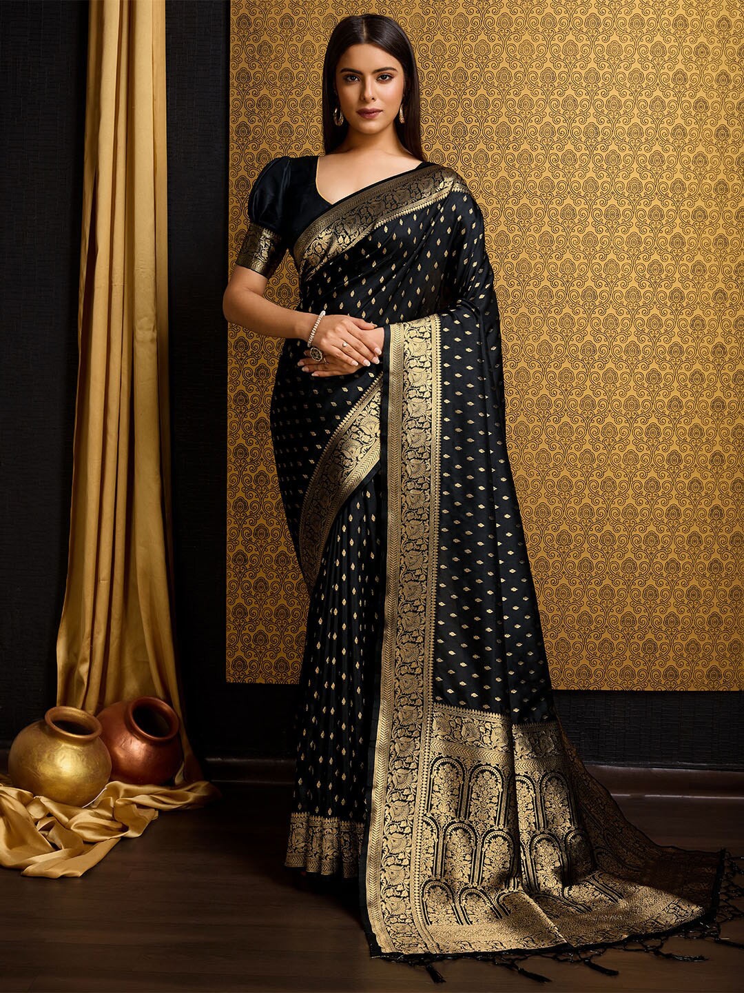 

Ishin Ethnic Woven Design Zari Banarasi Saree, Black