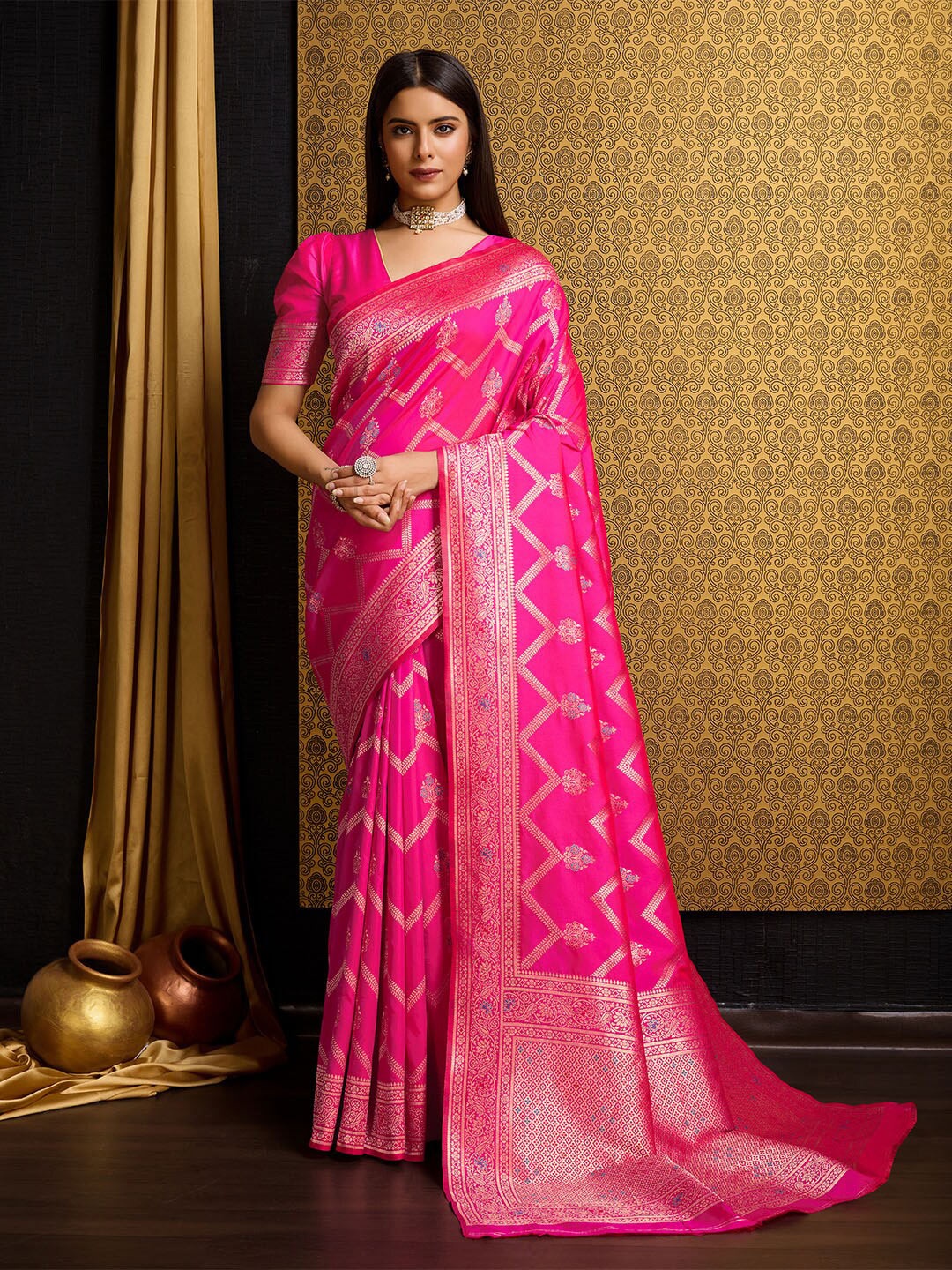 

Ishin Ethnic Motifs Woven Design Zari Banarasi Saree, Pink