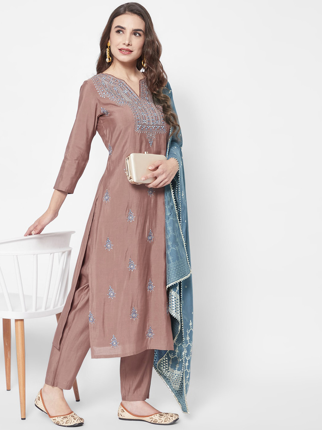 

HEEPOSH Floral Embroidered Regular Thread Work Kurta with Trouser & Dupatta, Brown