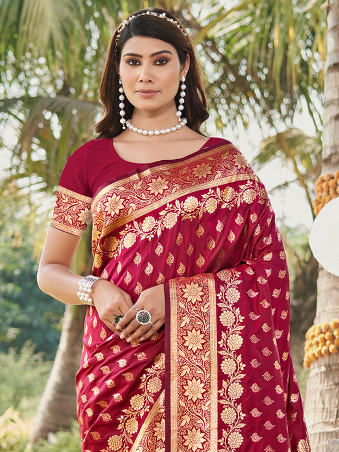 

Ishin Floral Woven Design Zari Saree, Red