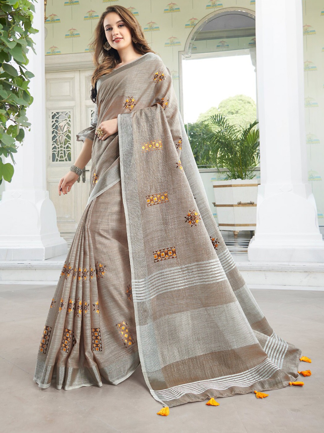 

Ishin Beige Floral Embroidered Zari Saree