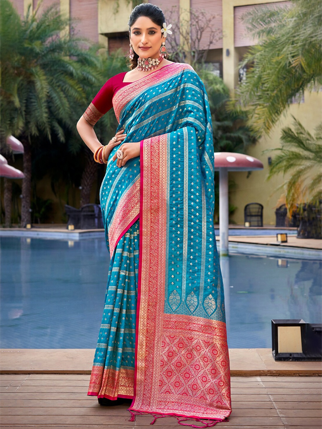 

Ishin Ethnic Motifs Woven Design Zari Banarasi Saree, Blue