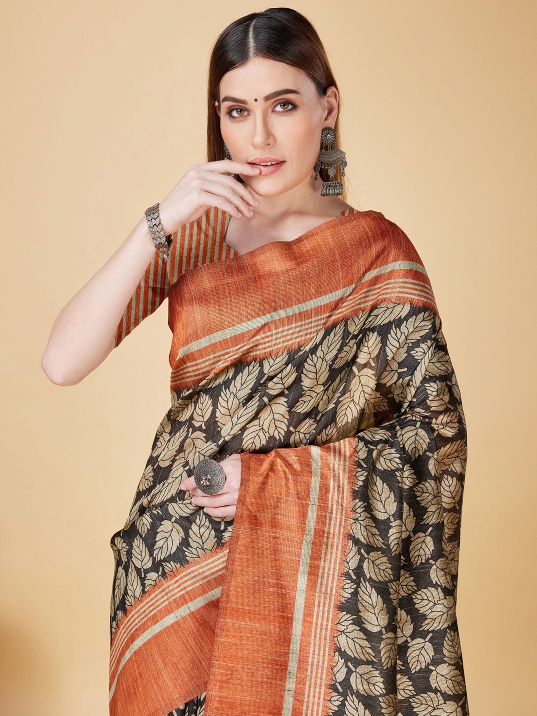 

Ishin Floral Woven Design Zari Saree, Black