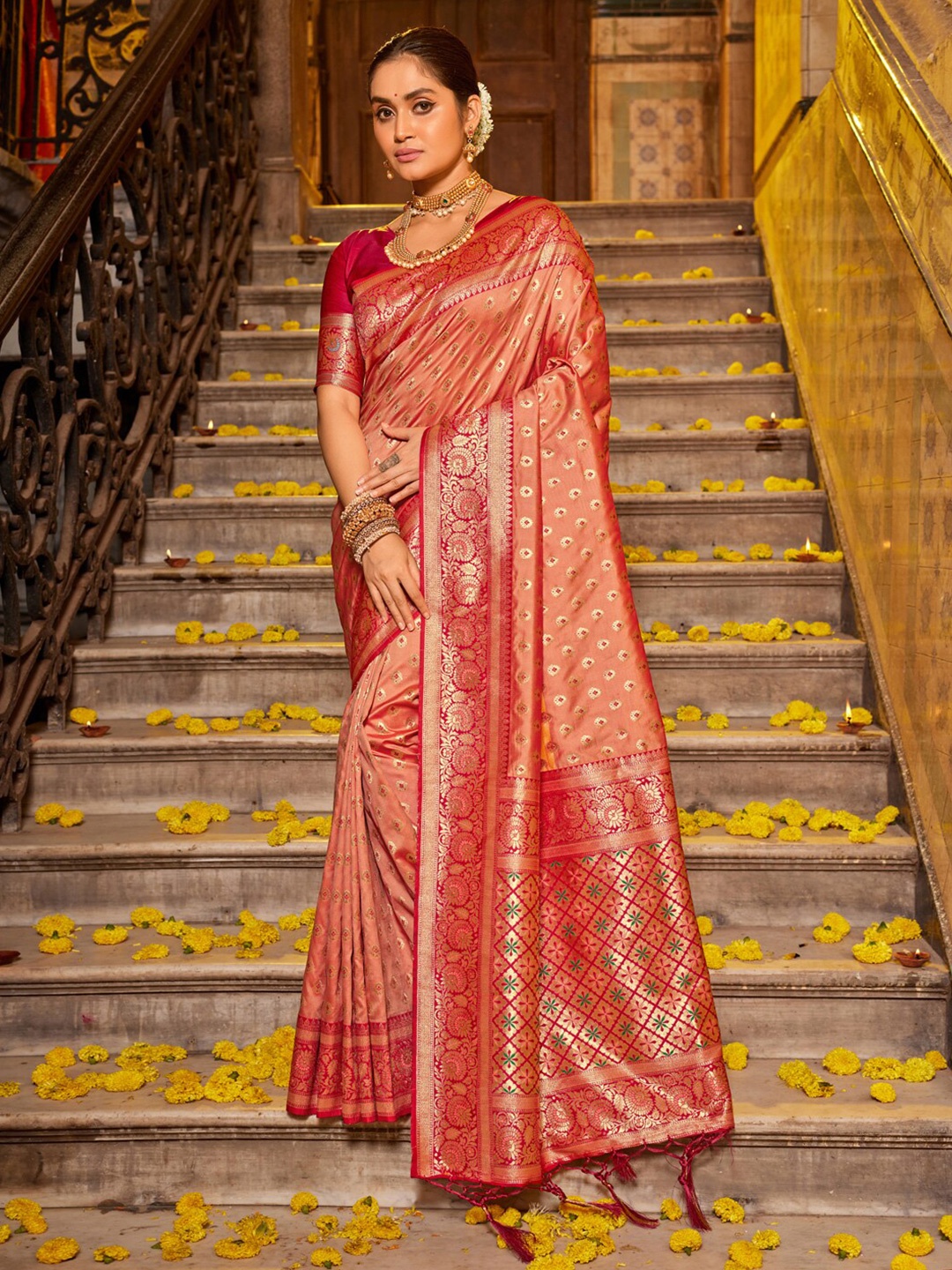 

Ishin Ethnic Motifs Woven Design Zari Banarasi Saree, Peach