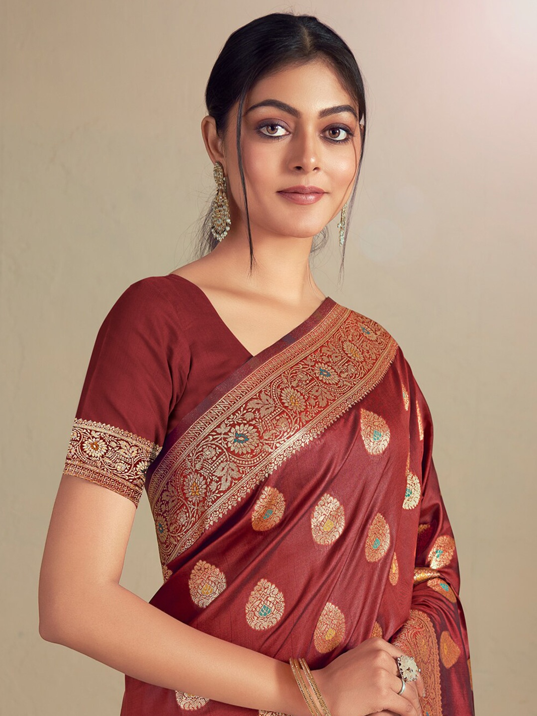 

Ishin Ethnic Motifs Woven Design Zari Saree, Red