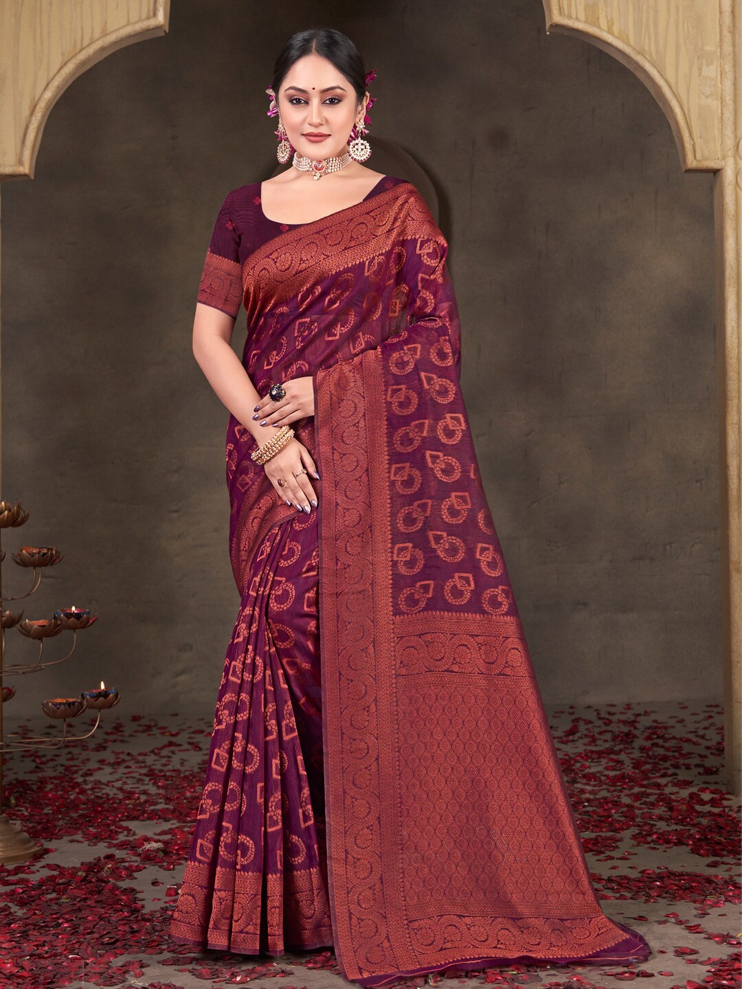 

Ishin Floral Woven Design Zari Saree, Green