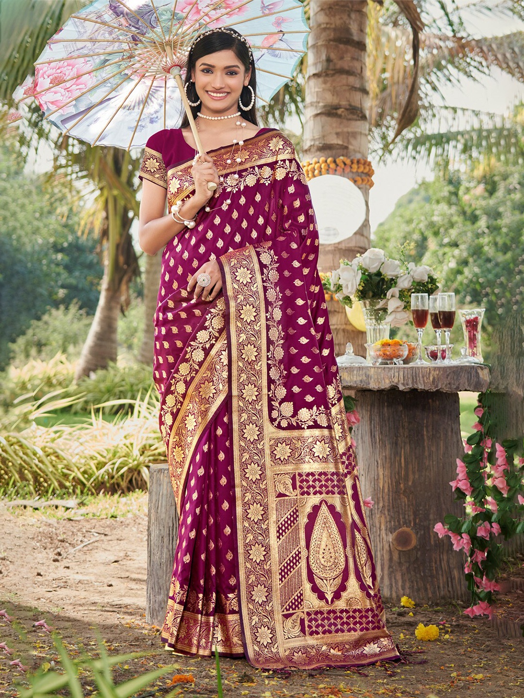 

Ishin Floral Zari Printed Saree, Purple