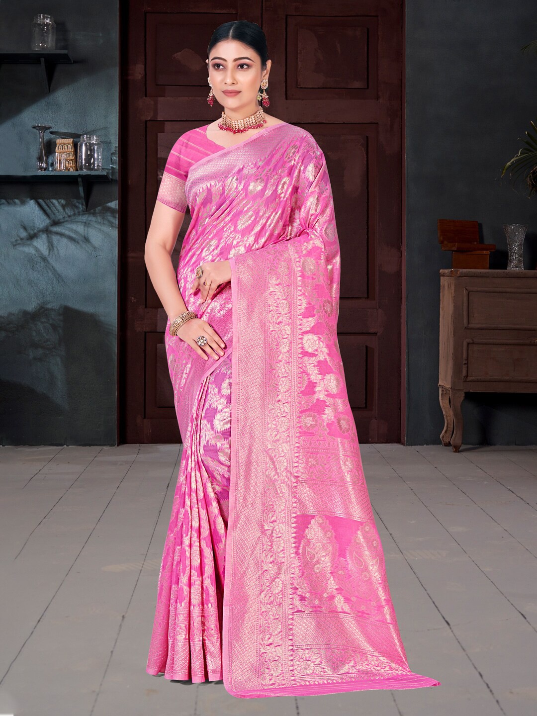 

Ishin Ethnic Motifs Woven Design Zari Saree, Pink