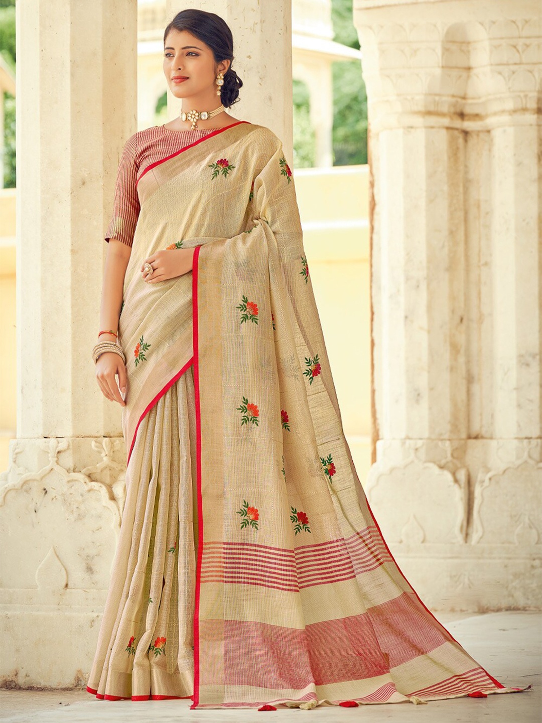 

Ishin Cream Floral Embroidered Zari Saree
